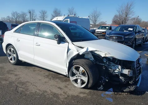 2018 Audi A3 2.0T Premium/2.0T Tech Premium z USA, uszkodzony, nr VIN WAUB8GFF6J1007176